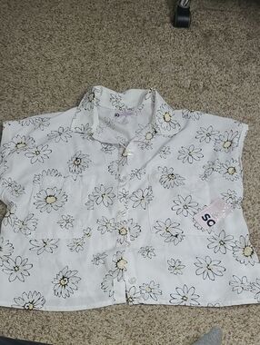 SO White Daisy-Print Button Front Crop Top